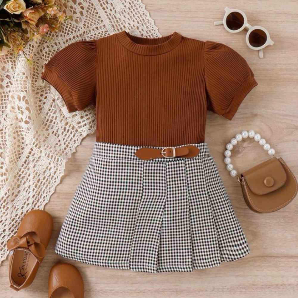 2pcs Girl Classic Puff-sleeve Brown Tee and Houndstooth Pleated Skirt Set